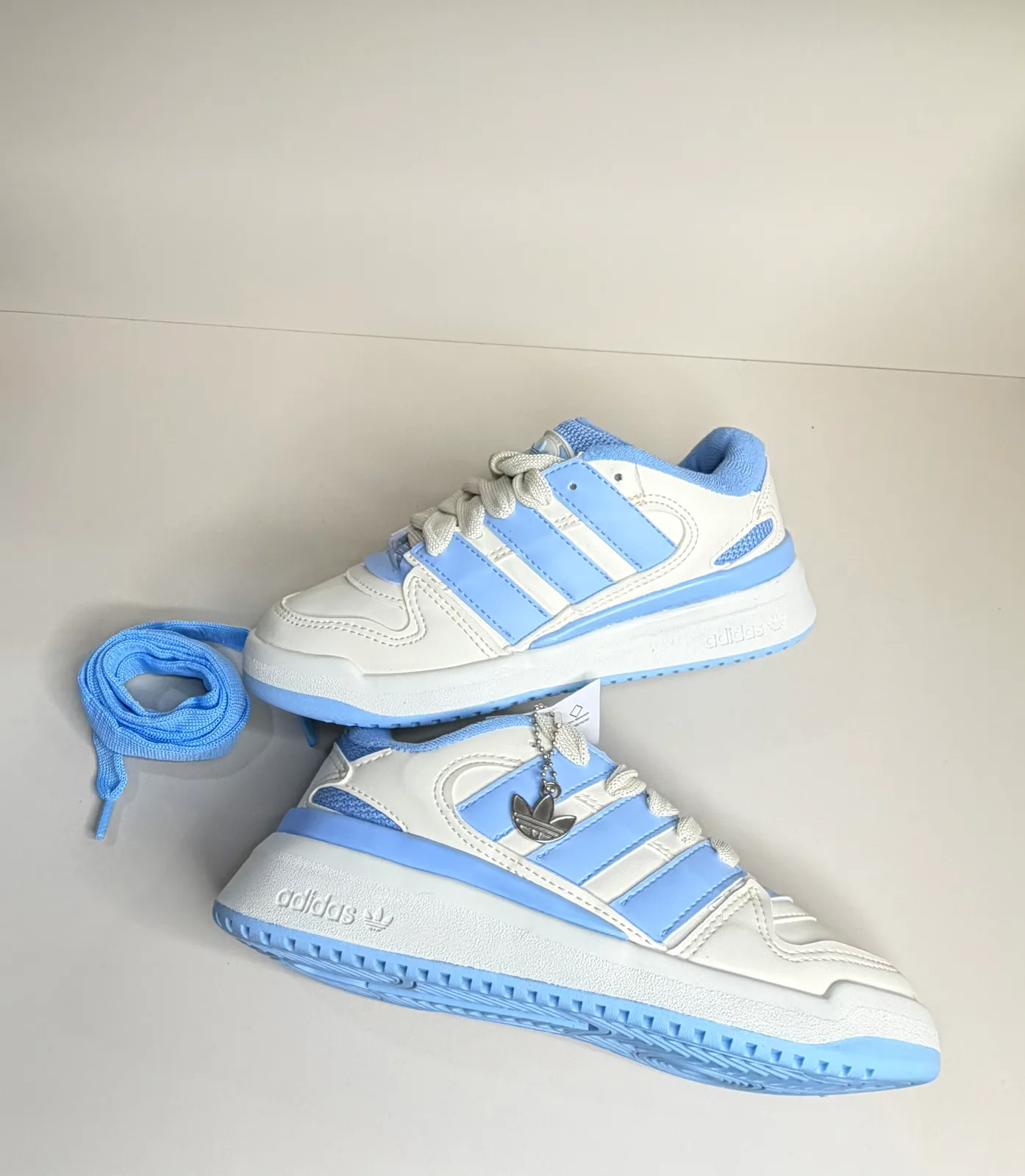 Tênis adidas