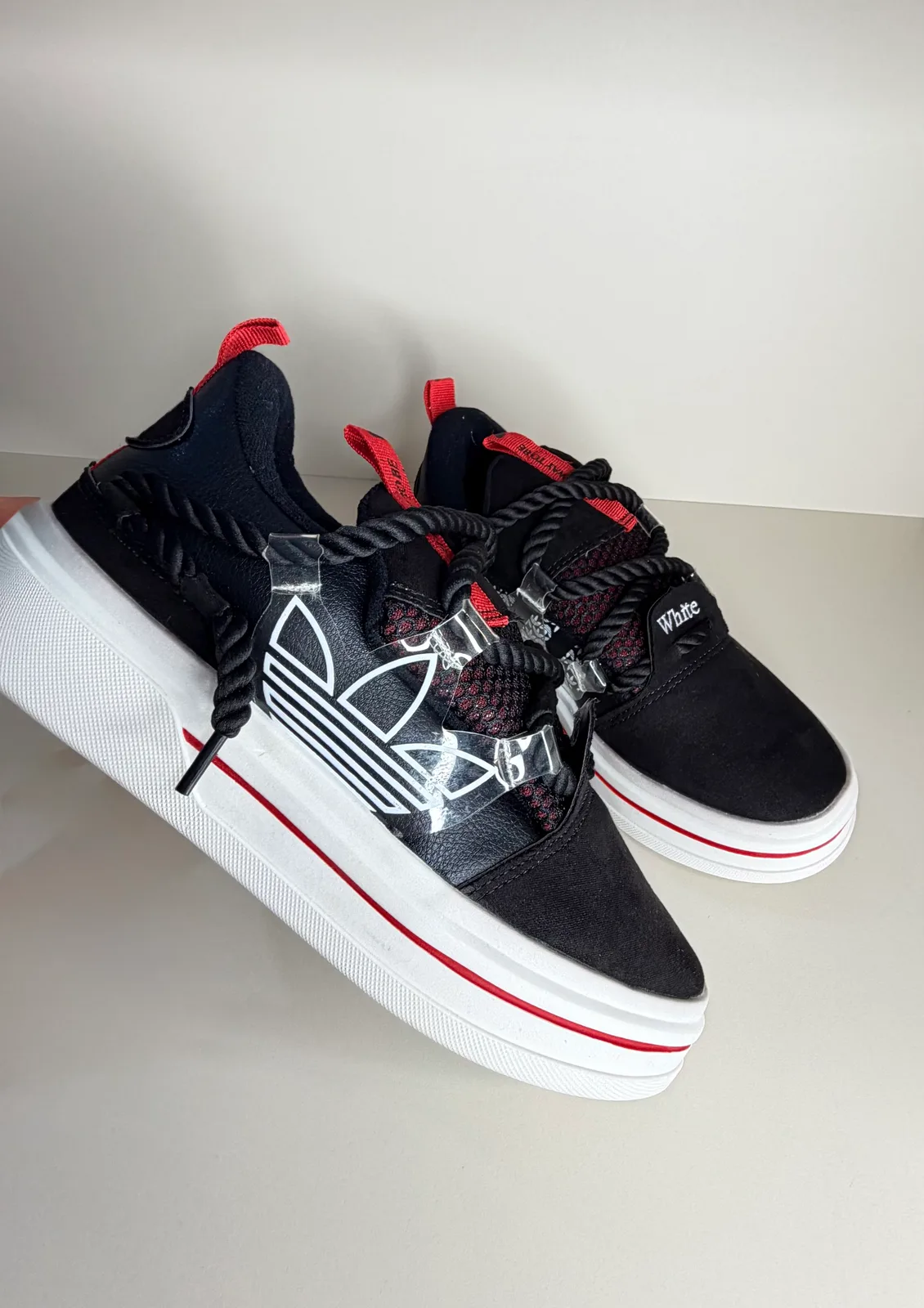 Tênis adidas