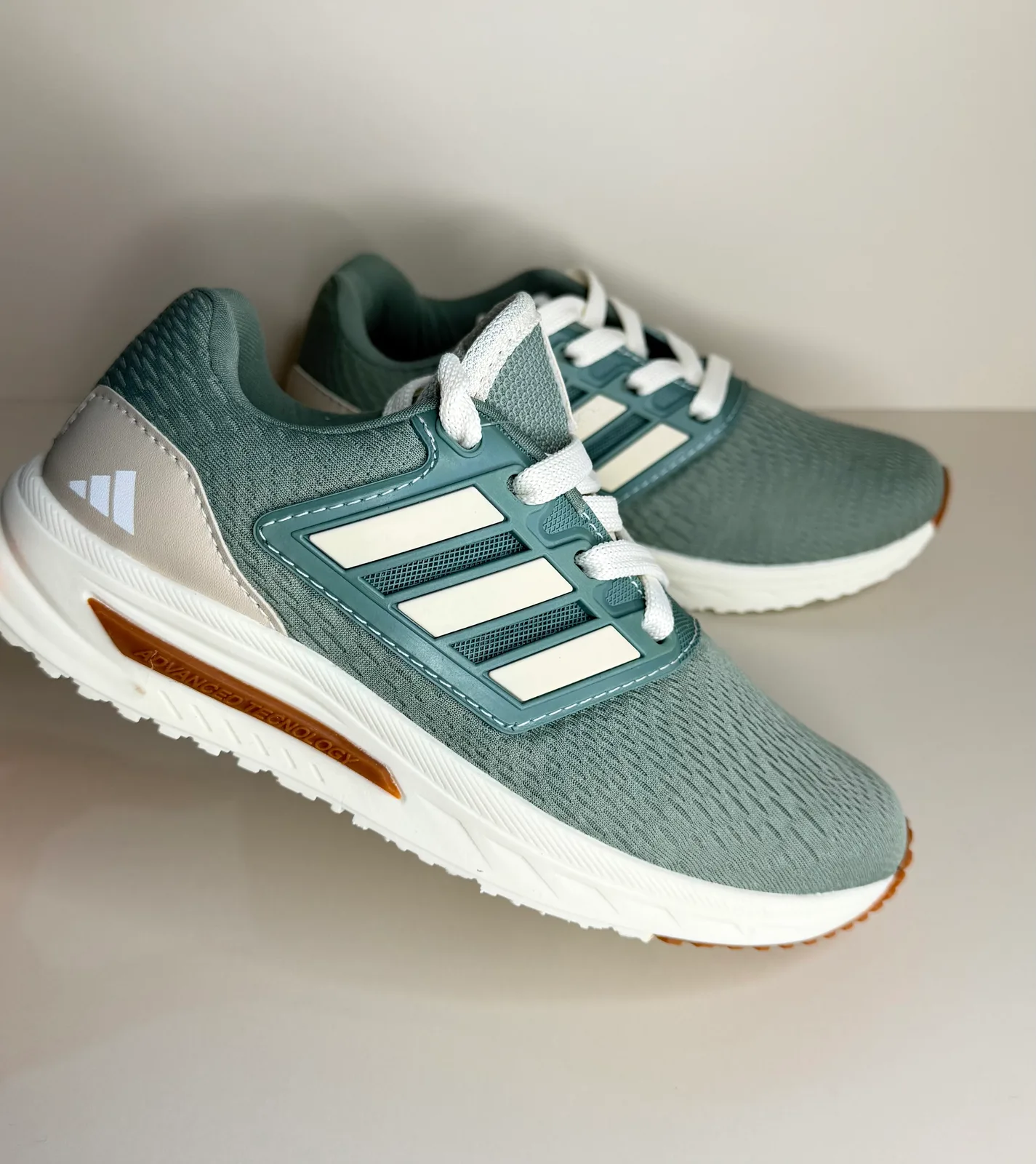 Tênis adidas