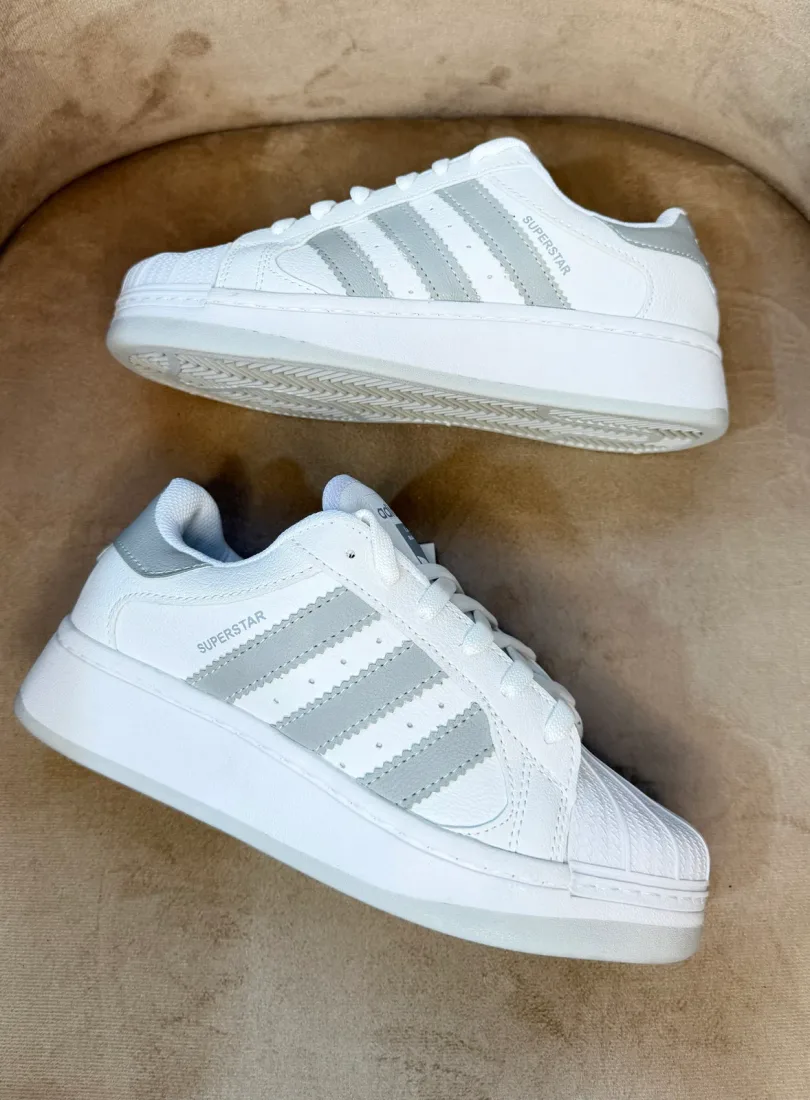 Tênis adidas
