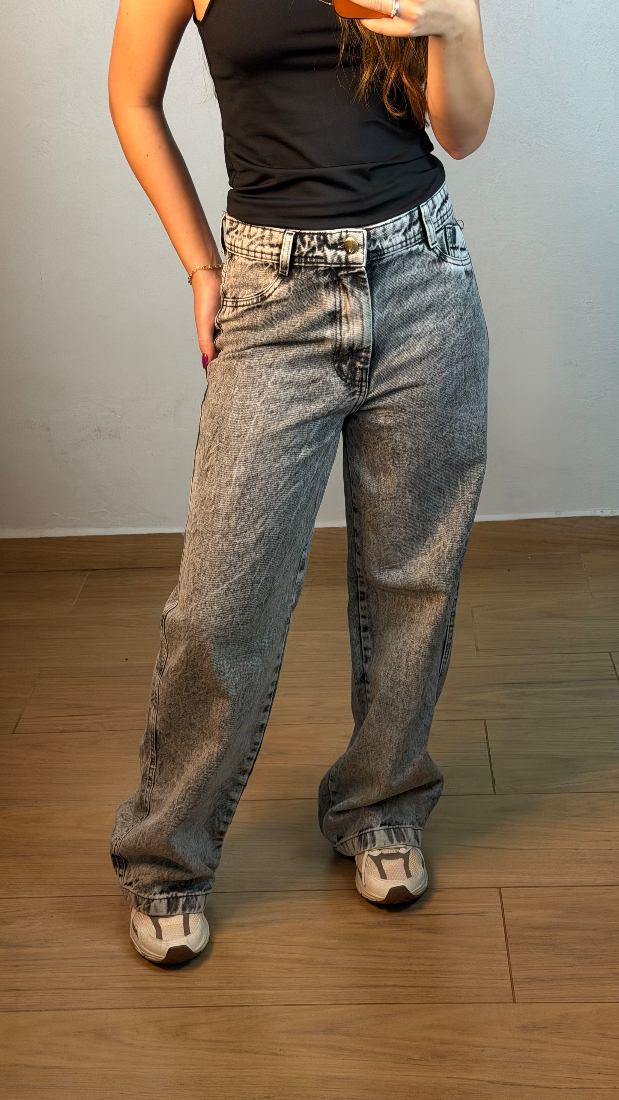 Calça jeans destonada