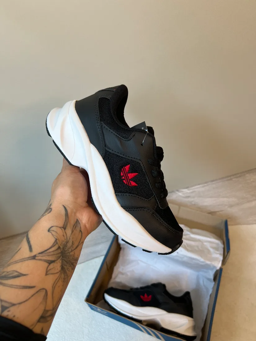 Tênis Addidas