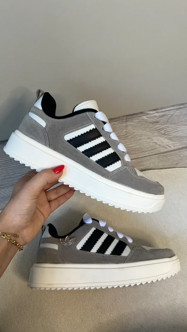 Tênis Addidas