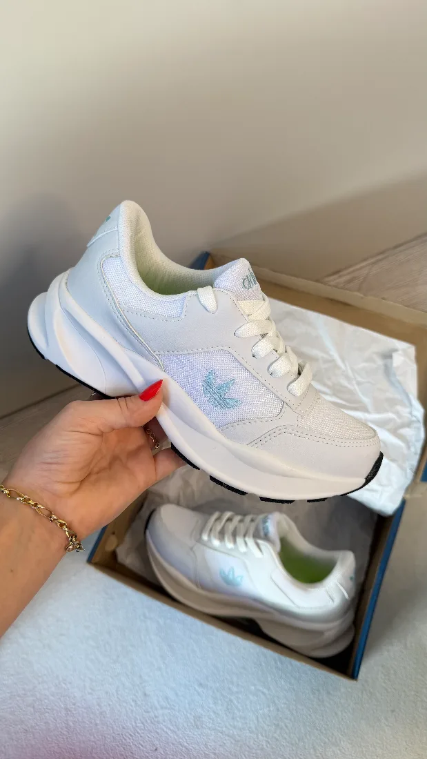 Tênis Addidas