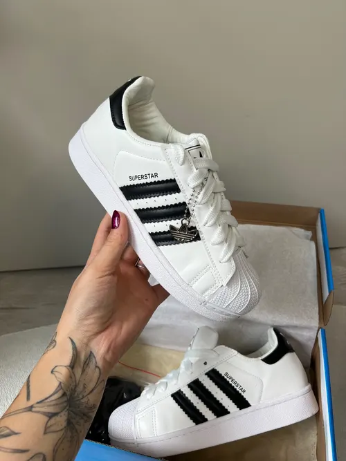 Tênis adidas